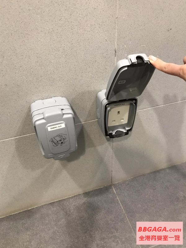 共有四個電掣位